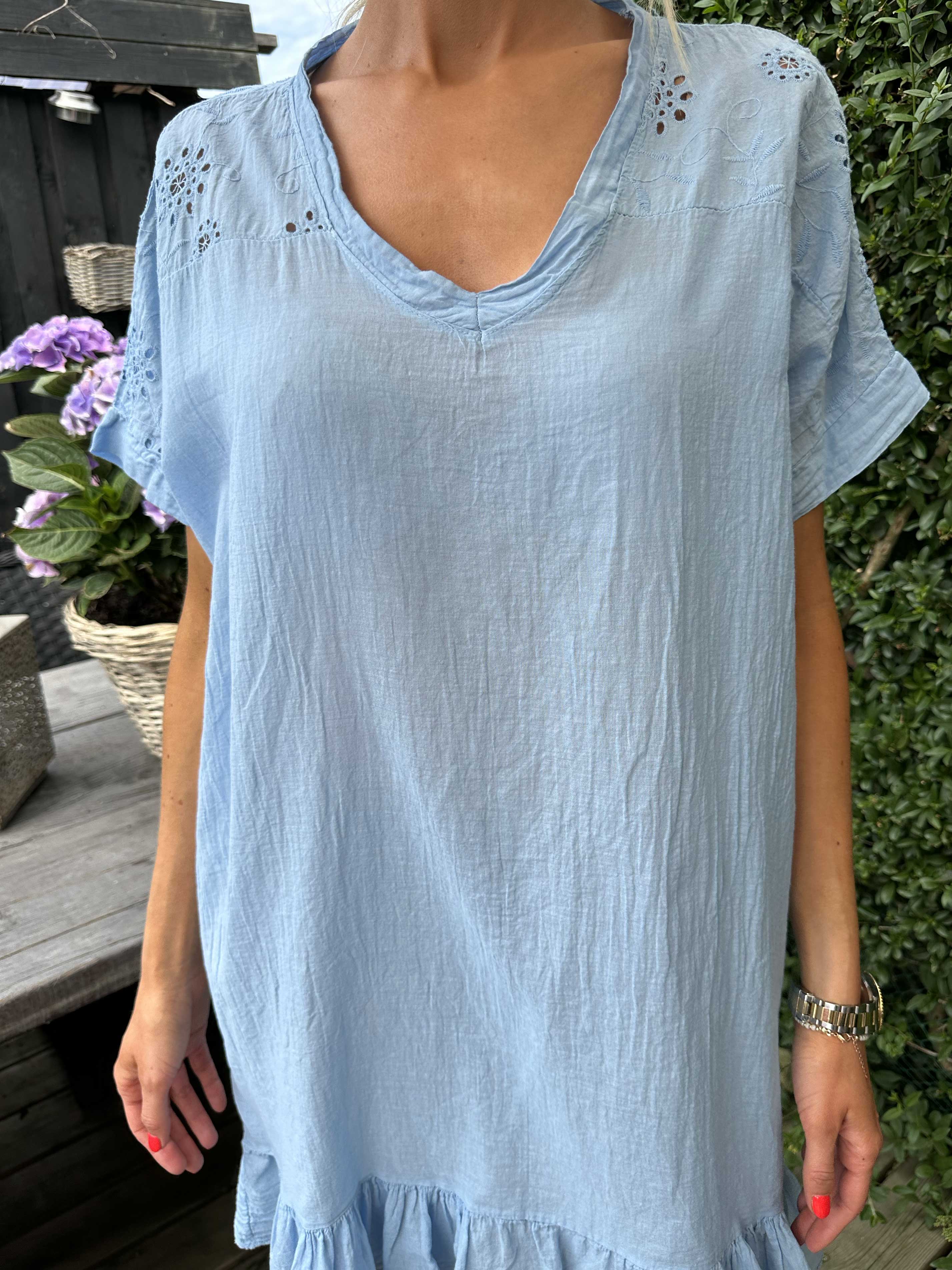 Bine - Simpel sommerkjole med broderie anglaise